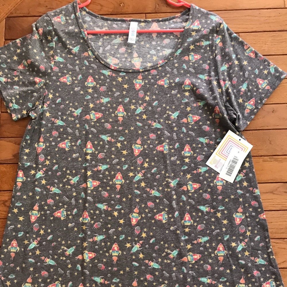 LuLaRoe Large Classic T